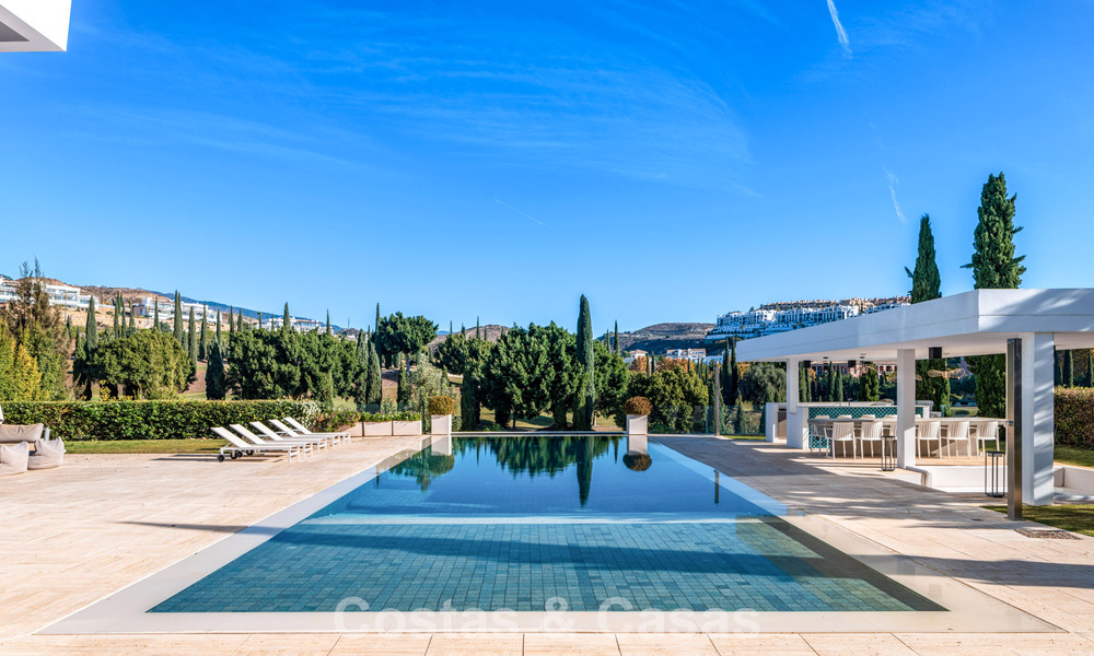 Villa de lujo contemporáneo en venta, en primera línea de golf de 5 estrellas en Marbella - Benahavis 60470