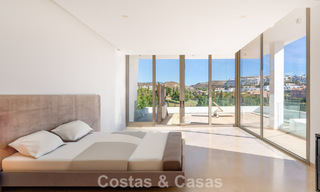 Villa de lujo contemporáneo en venta, en primera línea de golf de 5 estrellas en Marbella - Benahavis 60472 