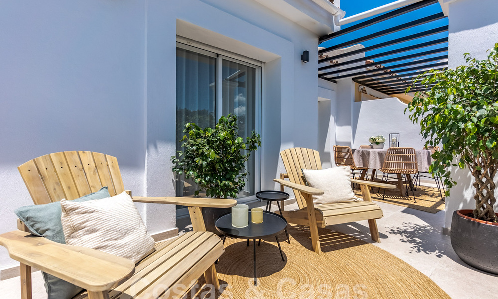 Ático contemporáneo reformado en venta con amplia terraza y vistas al mar en La Quinta golf resort, Benahavis - Marbella 60613