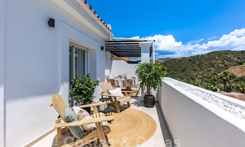 Ático contemporáneo reformado en venta con amplia terraza y vistas al mar en La Quinta golf resort, Benahavis - Marbella 60615