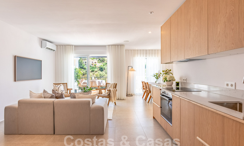 Ático contemporáneo reformado en venta con amplia terraza y vistas al mar en La Quinta golf resort, Benahavis - Marbella 60622