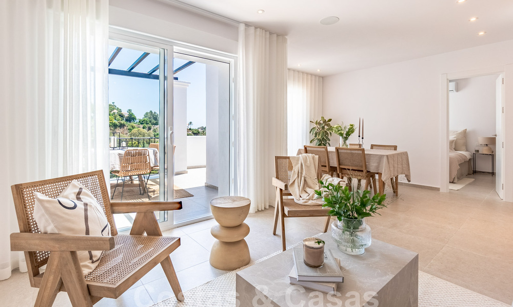 Ático contemporáneo reformado en venta con amplia terraza y vistas al mar en La Quinta golf resort, Benahavis - Marbella 60623