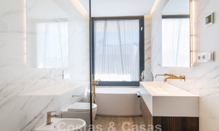 Sofisticada villa de lujo con arquitectura ultramoderna en venta en el valle del golf de Nueva Andalucia, Marbella 60584 