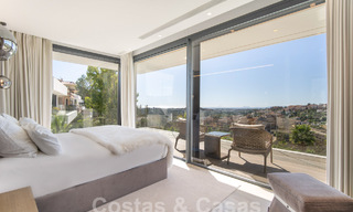Sofisticada villa de lujo con arquitectura ultramoderna en venta en el valle del golf de Nueva Andalucia, Marbella 60585 