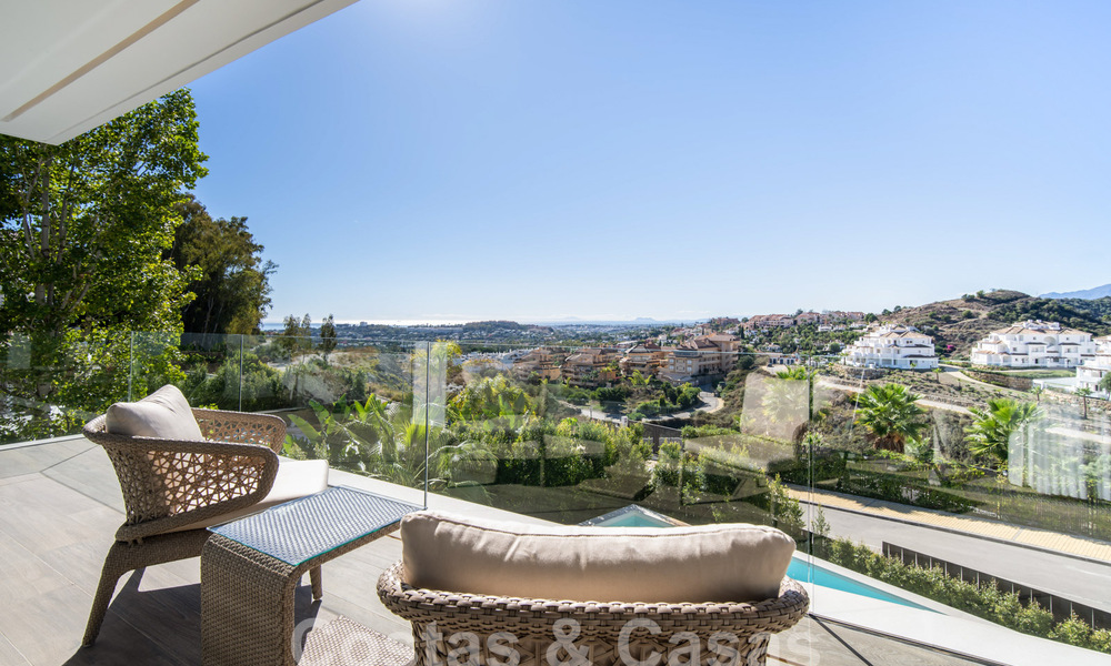 Sofisticada villa de lujo con arquitectura ultramoderna en venta en el valle del golf de Nueva Andalucia, Marbella 60588