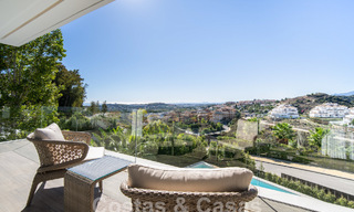 Sofisticada villa de lujo con arquitectura ultramoderna en venta en el valle del golf de Nueva Andalucia, Marbella 60588 