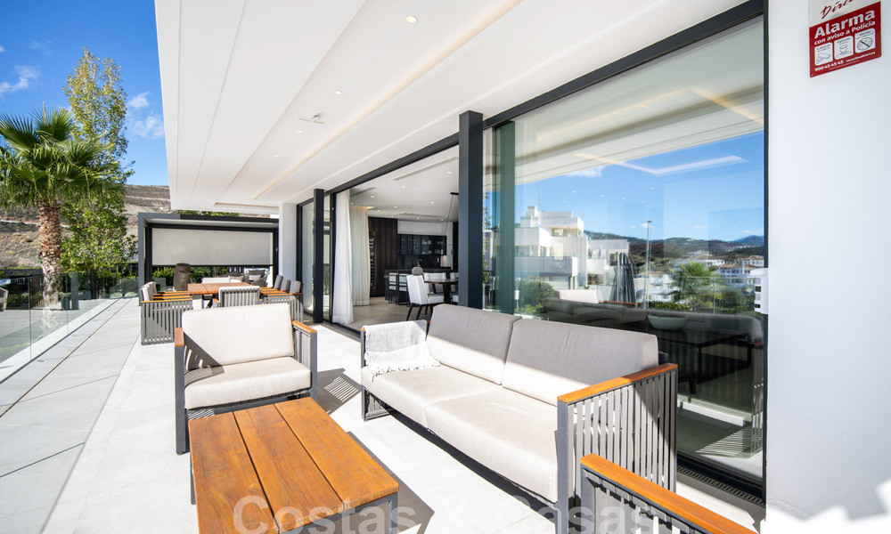 Sofisticada villa de lujo con arquitectura ultramoderna en venta en el valle del golf de Nueva Andalucia, Marbella 60590
