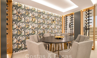 Sofisticada villa de lujo con arquitectura ultramoderna en venta en el valle del golf de Nueva Andalucia, Marbella 60599 