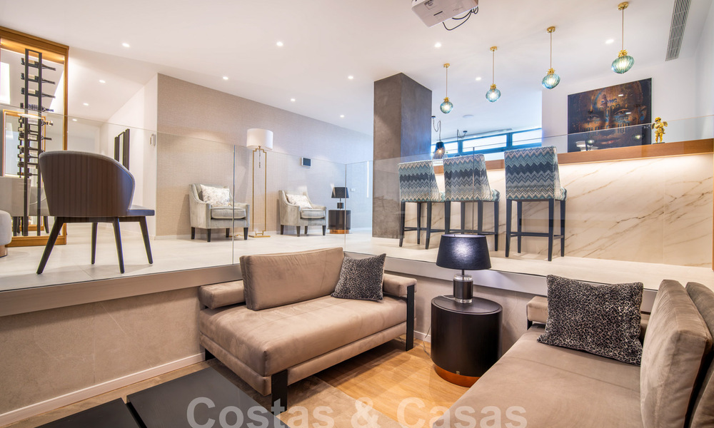 Sofisticada villa de lujo con arquitectura ultramoderna en venta en el valle del golf de Nueva Andalucia, Marbella 60601