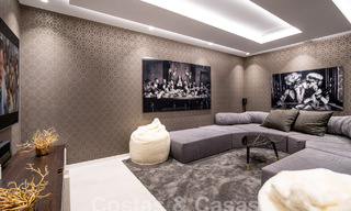 Sofisticada villa de lujo con arquitectura ultramoderna en venta en el valle del golf de Nueva Andalucia, Marbella 60603 