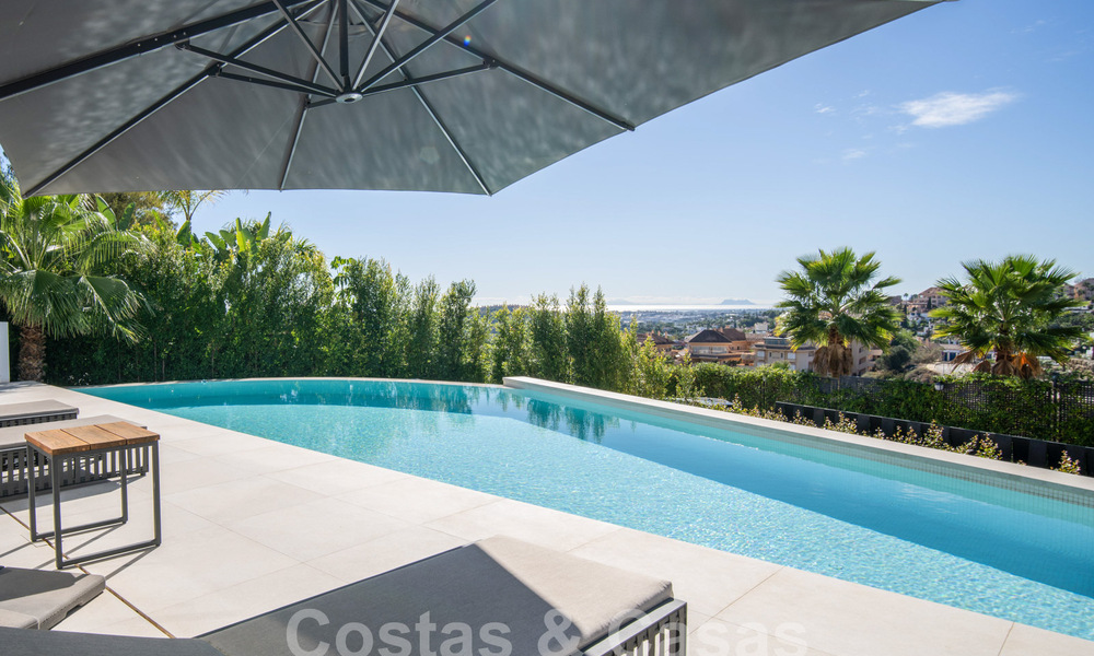Sofisticada villa de lujo con arquitectura ultramoderna en venta en el valle del golf de Nueva Andalucia, Marbella 60605