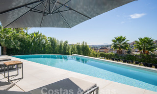 Sofisticada villa de lujo con arquitectura ultramoderna en venta en el valle del golf de Nueva Andalucia, Marbella 60605 