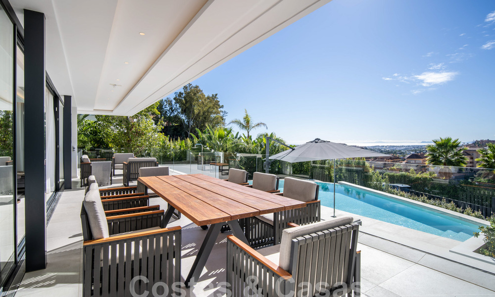 Sofisticada villa de lujo con arquitectura ultramoderna en venta en el valle del golf de Nueva Andalucia, Marbella 60607