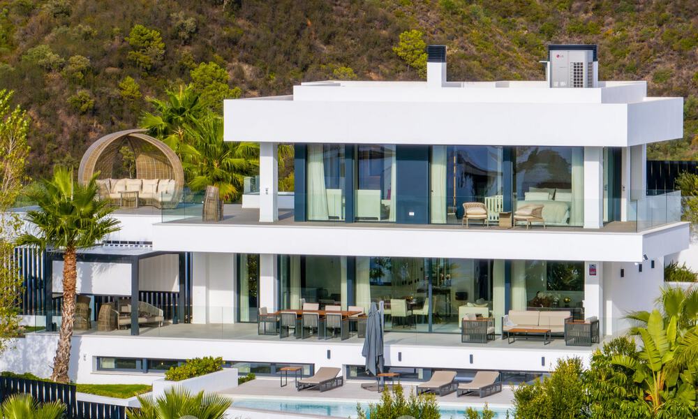 Sofisticada villa de lujo con arquitectura ultramoderna en venta en el valle del golf de Nueva Andalucia, Marbella 60608