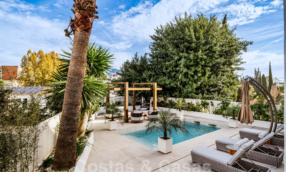 Moderna villa mediterránea renovada con diseño interior preciosa en venta a poca distancia de Puerto Banús, Marbella 60726