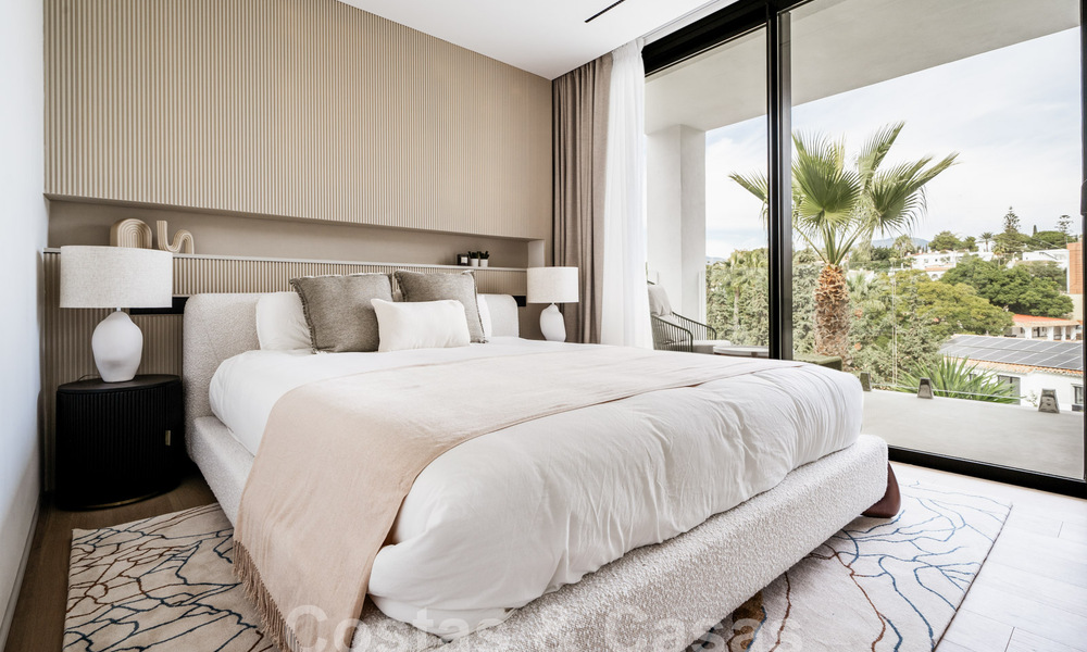 Moderna villa mediterránea renovada con diseño interior preciosa en venta a poca distancia de Puerto Banús, Marbella 60736