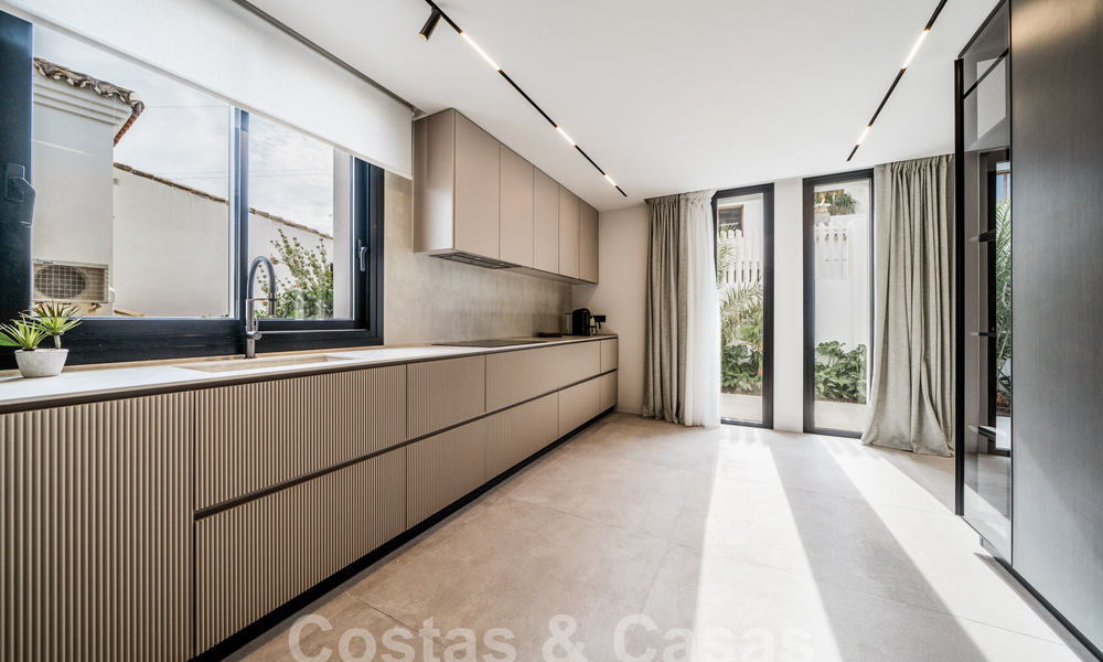 Moderna villa mediterránea renovada con diseño interior preciosa en venta a poca distancia de Puerto Banús, Marbella 60739