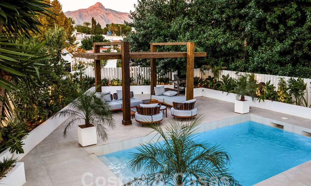 Moderna villa mediterránea renovada con diseño interior preciosa en venta a poca distancia de Puerto Banús, Marbella 60740
