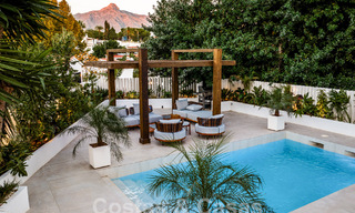 Moderna villa mediterránea renovada con diseño interior preciosa en venta a poca distancia de Puerto Banús, Marbella 60740 