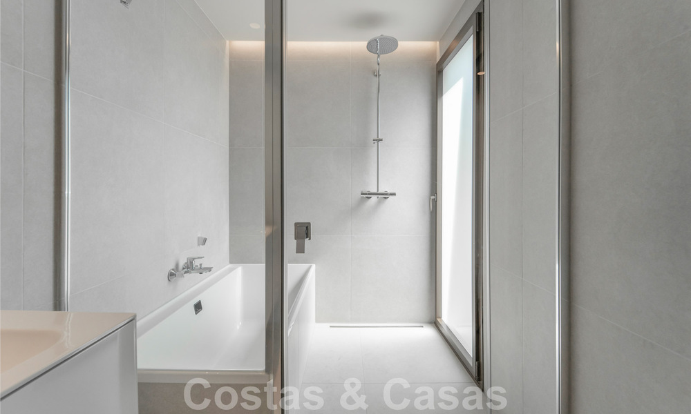 Moderno apartamento de lujo en venta con vistas al mar en un exclusivo complejo de playa en la Nueva Milla de Oro, Marbella - Estepona 60754