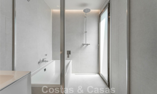 Moderno apartamento de lujo en venta con vistas al mar en un exclusivo complejo de playa en la Nueva Milla de Oro, Marbella - Estepona 60754 