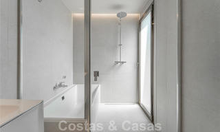 Moderno apartamento de lujo en venta con vistas al mar en un exclusivo complejo de playa en la Nueva Milla de Oro, Marbella - Estepona 60754 
