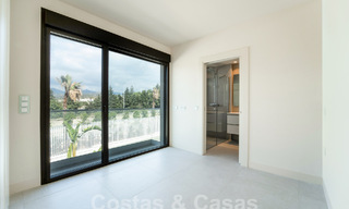 Moderno apartamento de lujo en venta con vistas al mar en un exclusivo complejo de playa en la Nueva Milla de Oro, Marbella - Estepona 60757 