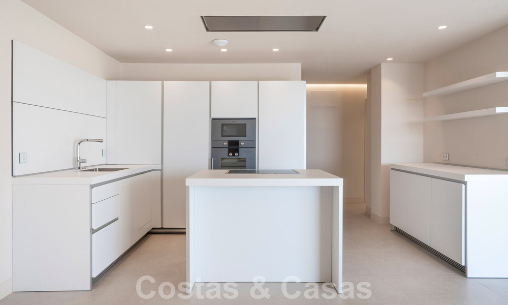 Moderno apartamento de lujo en venta con vistas al mar en un exclusivo complejo de playa en la Nueva Milla de Oro, Marbella - Estepona 60766