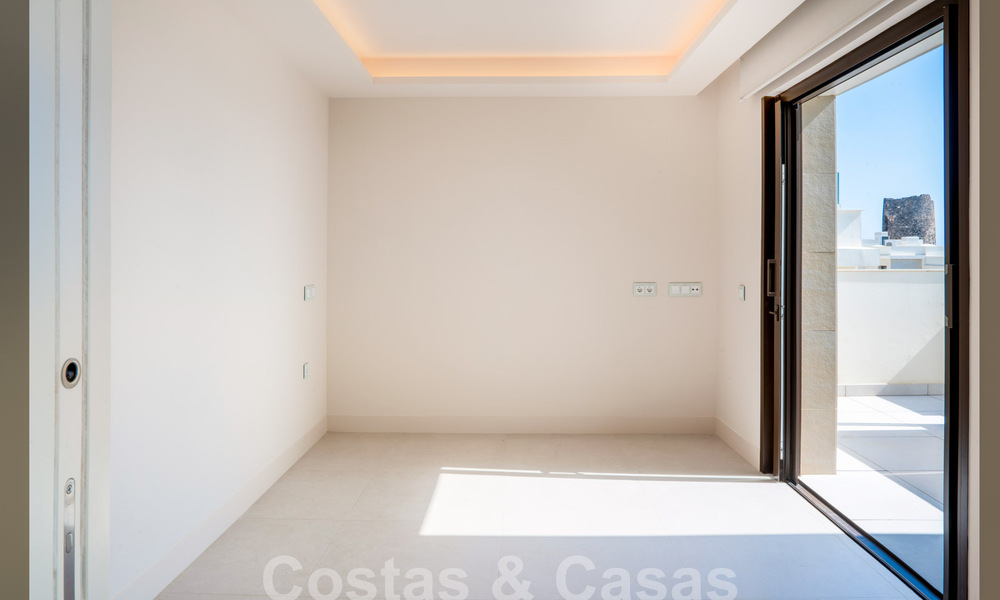 Moderno apartamento de lujo en venta con vistas al mar en un exclusivo complejo de playa en la Nueva Milla de Oro, Marbella - Estepona 60776