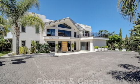 Moderna villa de lujo en venta con vistas al golf en Nueva Andalucía, Marbella 60778