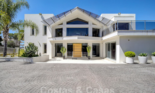 Moderna villa de lujo en venta con vistas al golf en Nueva Andalucía, Marbella 60779 