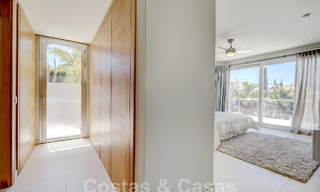 Moderna villa de lujo en venta con vistas al golf en Nueva Andalucía, Marbella 60782 