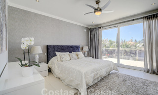 Moderna villa de lujo en venta con vistas al golf en Nueva Andalucía, Marbella 60783 