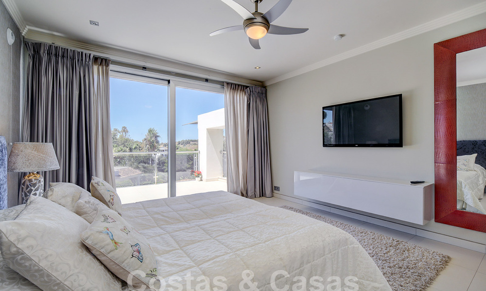Moderna villa de lujo en venta con vistas al golf en Nueva Andalucía, Marbella 60785