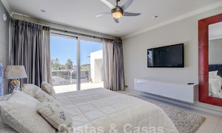 Moderna villa de lujo en venta con vistas al golf en Nueva Andalucía, Marbella 60785 