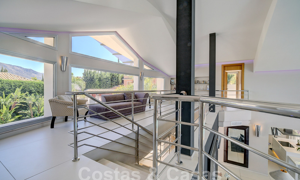 Moderna villa de lujo en venta con vistas al golf en Nueva Andalucía, Marbella 60793
