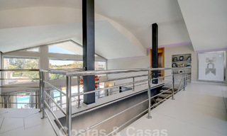 Moderna villa de lujo en venta con vistas al golf en Nueva Andalucía, Marbella 60794 