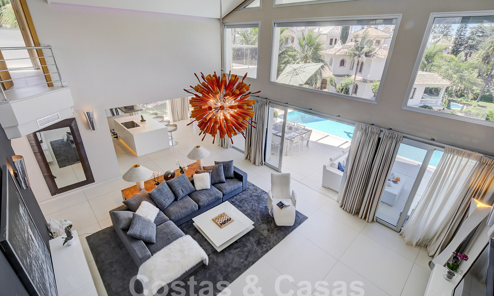 Moderna villa de lujo en venta con vistas al golf en Nueva Andalucía, Marbella 60798