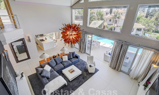 Moderna villa de lujo en venta con vistas al golf en Nueva Andalucía, Marbella 60798 