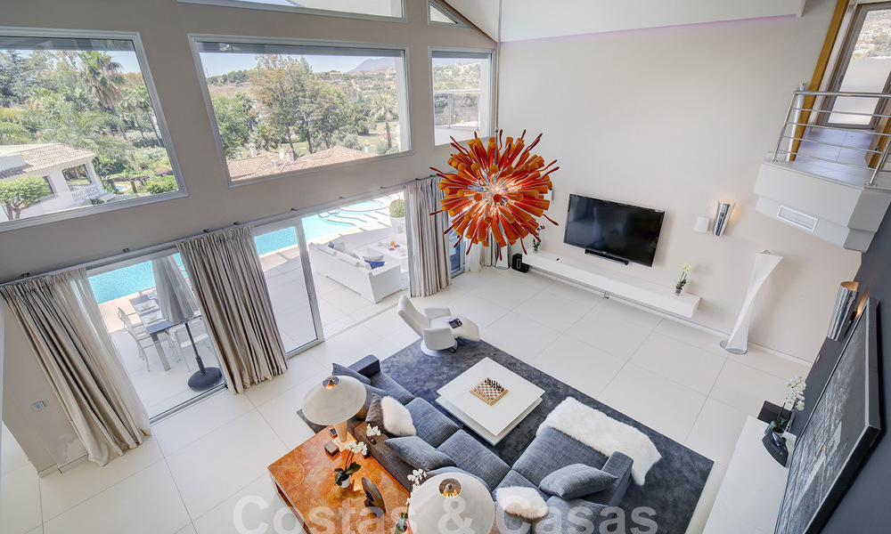Moderna villa de lujo en venta con vistas al golf en Nueva Andalucía, Marbella 60799