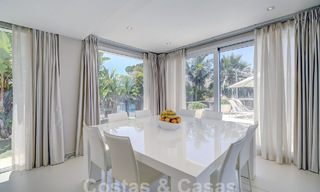 Moderna villa de lujo en venta con vistas al golf en Nueva Andalucía, Marbella 60802 