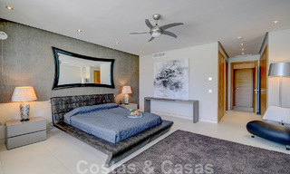 Moderna villa de lujo en venta con vistas al golf en Nueva Andalucía, Marbella 60823 