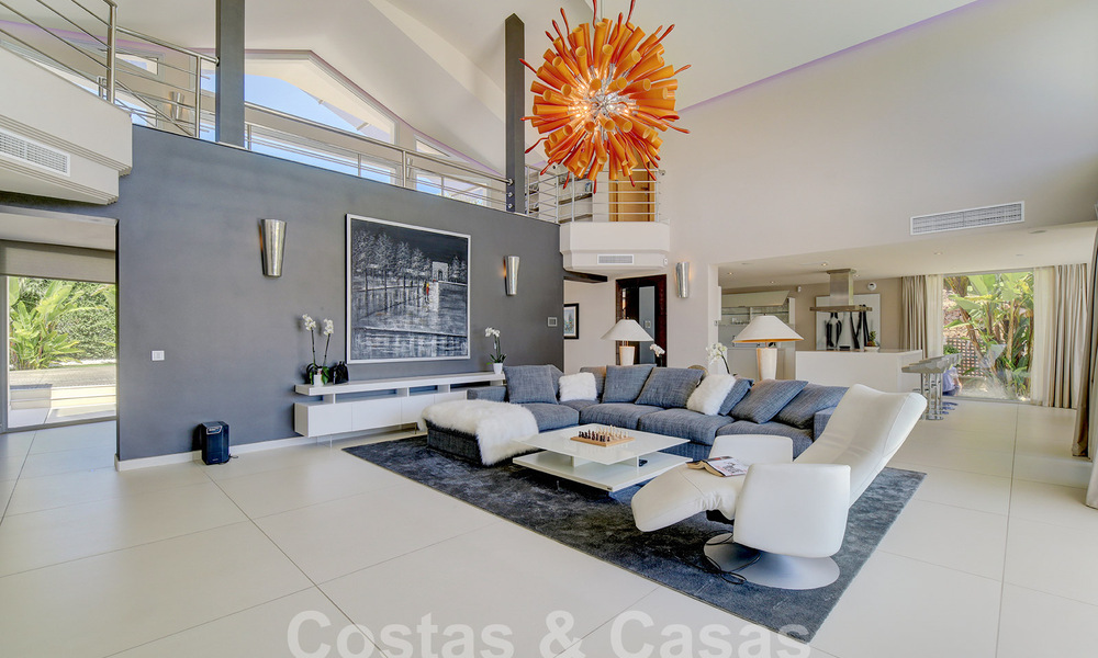 Moderna villa de lujo en venta con vistas al golf en Nueva Andalucía, Marbella 60828