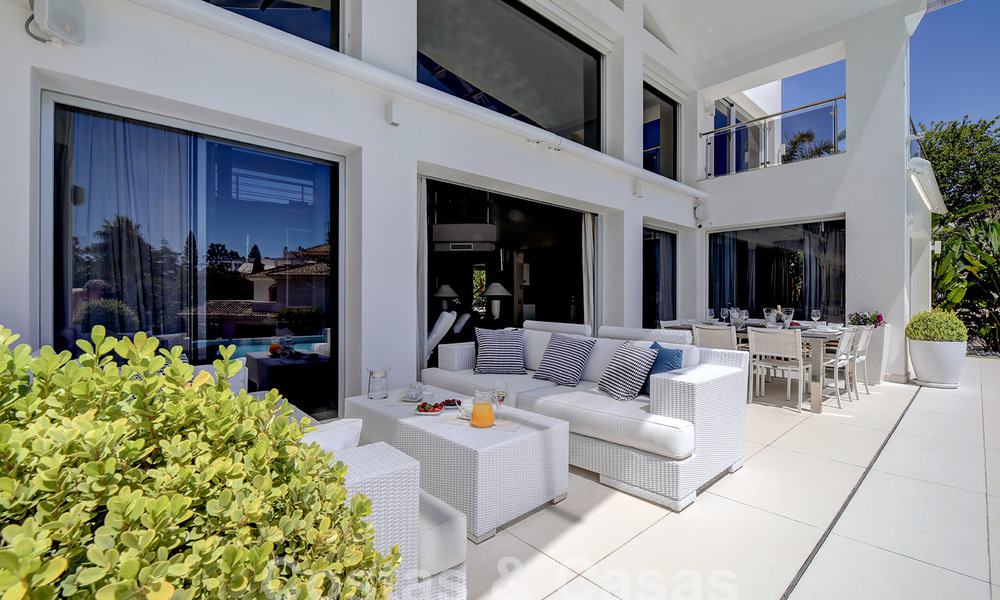 Moderna villa de lujo en venta con vistas al golf en Nueva Andalucía, Marbella 60839