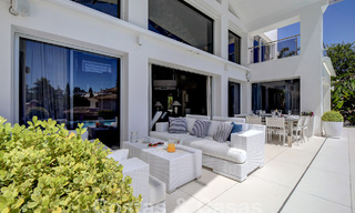 Moderna villa de lujo en venta con vistas al golf en Nueva Andalucía, Marbella 60839 