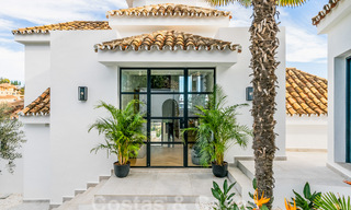 Villa de lujo en venta con diseño moderno-mediterráneo y vistas al mar en Nueva Andalucía, Marbella 60935 