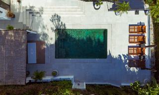 Villa de lujo en venta con diseño moderno-mediterráneo y vistas al mar en Nueva Andalucía, Marbella 60946 