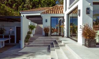 Villa de lujo en venta con diseño moderno-mediterráneo y vistas al mar en Nueva Andalucía, Marbella 60955 
