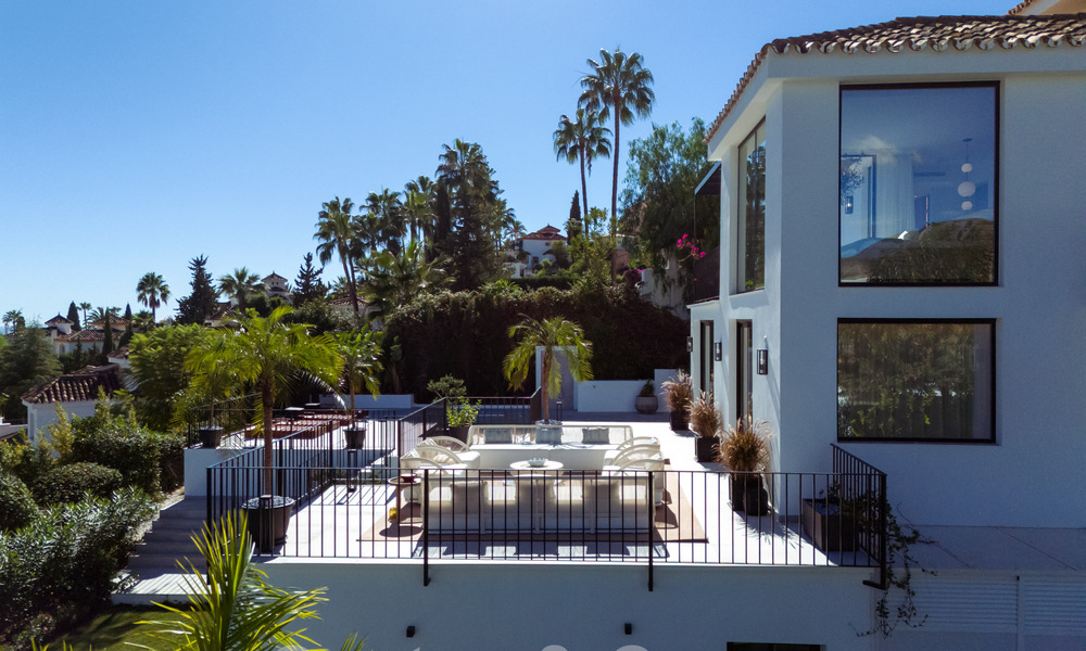 Villa de lujo en venta con diseño moderno-mediterráneo y vistas al mar en Nueva Andalucía, Marbella 60960