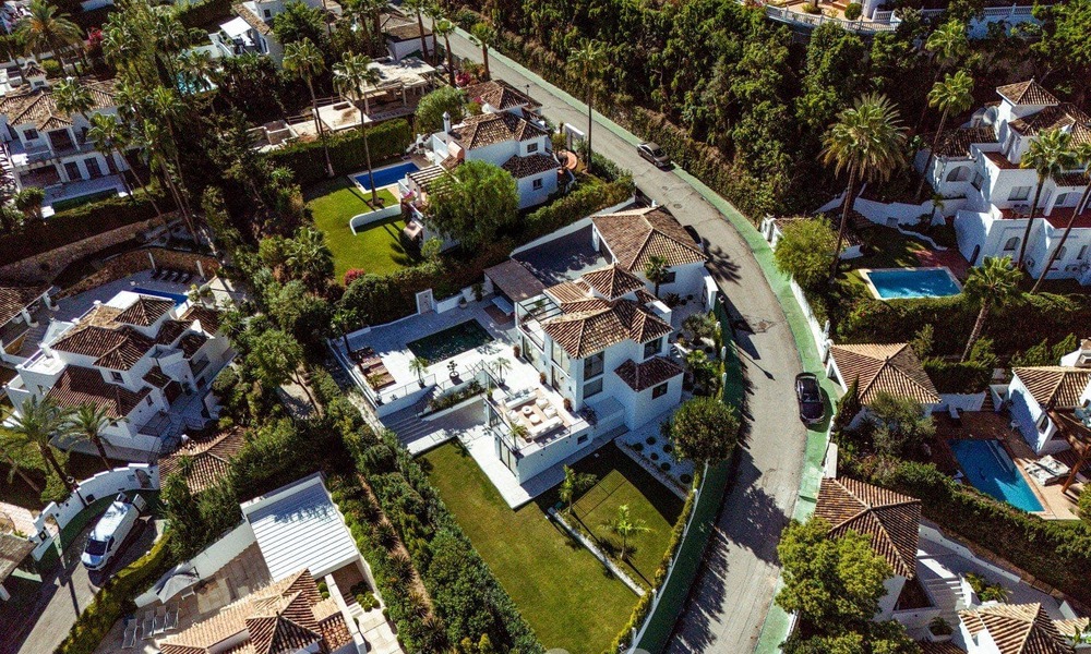 Villa de lujo en venta con diseño moderno-mediterráneo y vistas al mar en Nueva Andalucía, Marbella 60962